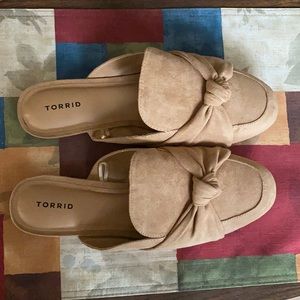 Torrid suede mules size 11W w/ adorable bow! 🎀👡